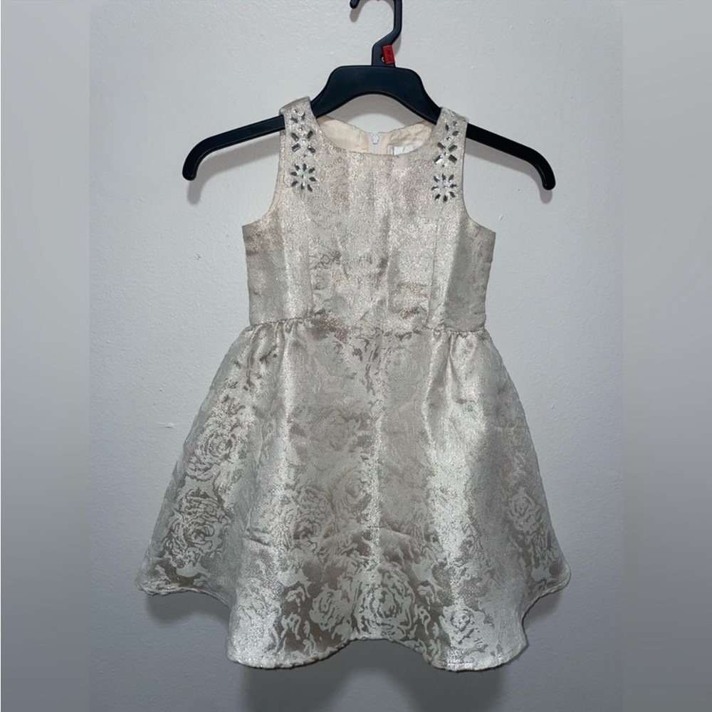 NWT elegant dress for girl size 5 100% polyester